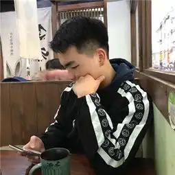  2018最火爆微信情侣头像一男一女爱钱爱生活更要爱我