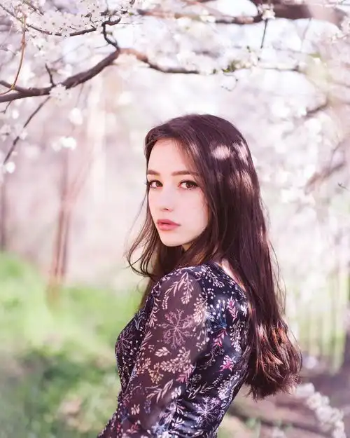 我,职业摄影师,为娶21岁俄罗斯模特,花了6万,生下混血龙凤胎