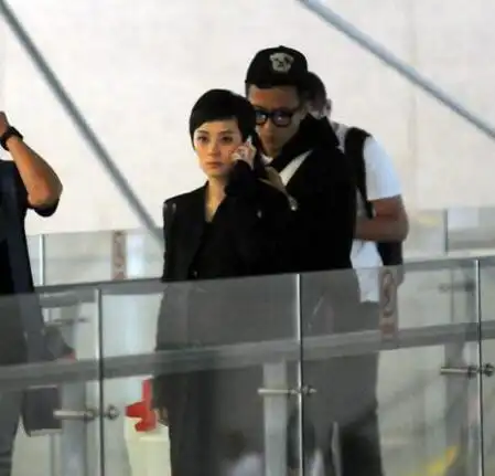  路人镜头下的邓超和孙俪,没了美颜和滤镜,网友邓超开玩笑吧