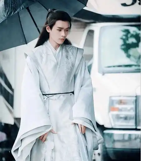  新晋顶流们都逃不脱病娇感,为什么正统审美在它面前索然无味