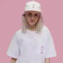  这种背景图是怎么弄的照片中的背景人物周边线条去掉