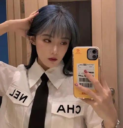  rookie女友又隔空秀恩爱情侣发色很吸睛,这一波化身蓝精灵