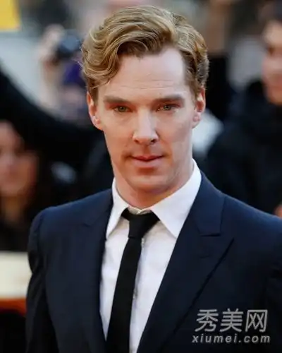  网上透露,当陈奕迅退出歌坛时,他的卷发非常时髦