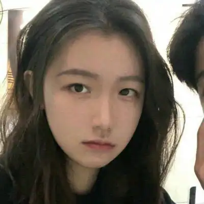  情侣头像一人一半卖萌2020可爱情侣头像真人一人一半