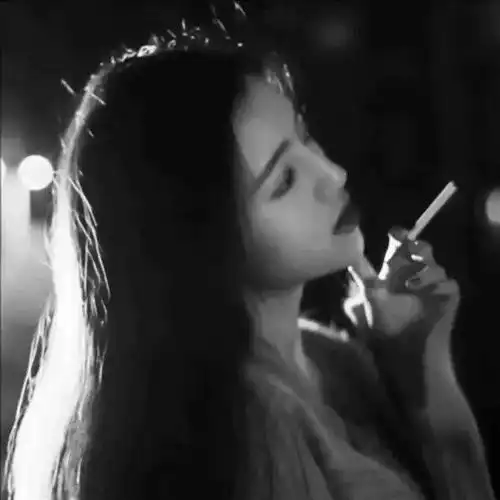  有类似这种抽烟的头像吗情头,女头都可