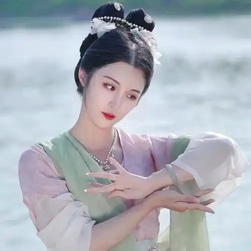  古风真人女生头像七月流火,八月萑苇,愿岁月善待你我,一切努力有结果