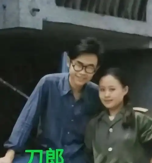  刀郎幸福的一家和美丽的老婆女儿外孙在一起