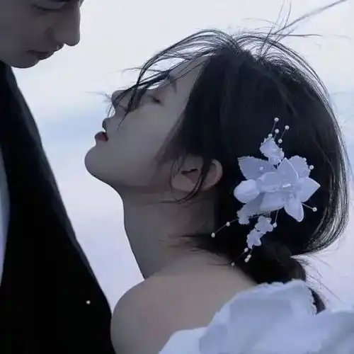  头像丨情侣头像丨最新的动漫情侣头像真人一人一半