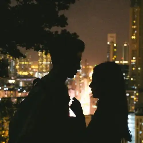  超火ins真人情侣头像我能饮下烈酒,也能熬过没有你的深秋