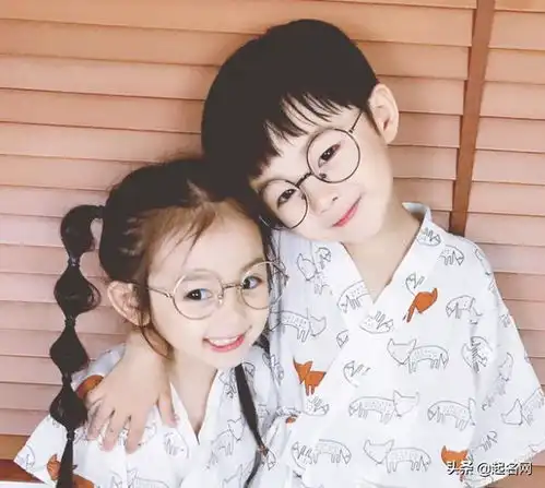 爸爸姓尿,孩子不愿随父姓,婆婆随口取名全家称赞