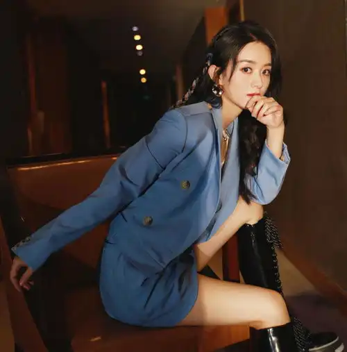  杨紫分享余生撒糖,赵丽颖谈网络评价真实,火这么久这点最重要