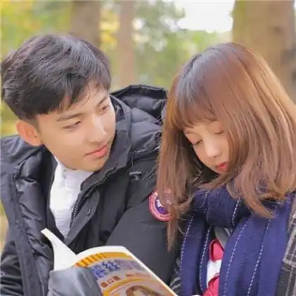  小清新情侣头像一左一右,真人有点搞怪的情侣们