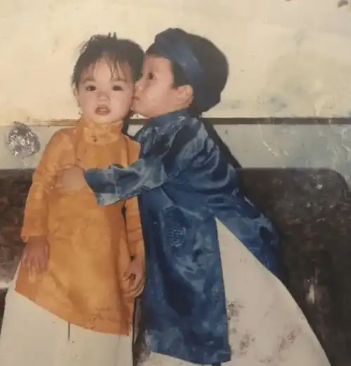  越南小情侣3岁定下娃娃亲,23年后结为夫妻,网友我酸了