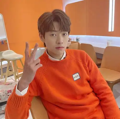  魏大勋官微换女友,杨幂距离官宣只差一步