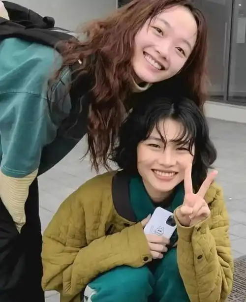 鱿鱼游戏最火主演人间香奈儿好闺蜜,韩国超模的她又获lv新身份