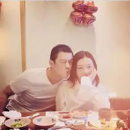 美妆博主李嫣再次上线,13岁就开始与闺蜜敷面膜,活得好精致