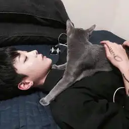  帅气韩国男生头像韩国帅哥男生头像