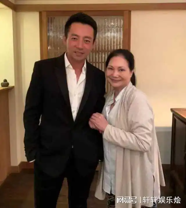  汪小菲被曝离婚前和张颖颖带情侣饰品女方多次逗留男家一夜未出