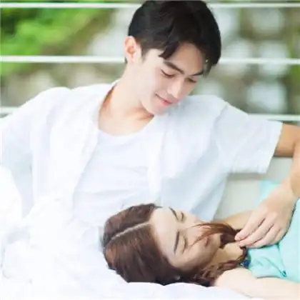  唯美浪漫情侣头像一对,享受着爱又渴望被关心