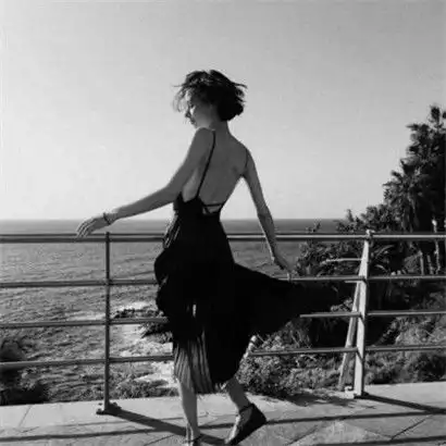  女生头像欧美黑白,带着你的谎言一个人过吧