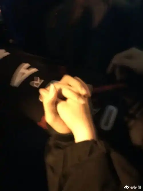 当我发现闺蜜这条朋友圈后,瞬间把她拉黑了