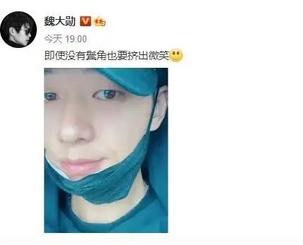  原创杨幂被曝拒绝男友求婚,分手消息疯传,魏大勋戴情侣帽辟谣心情好