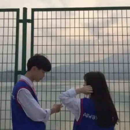  2020高清微信情侣背影头像一对两张分开