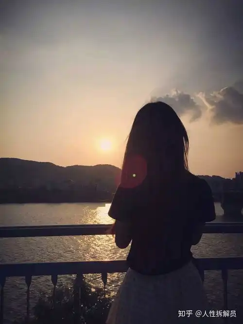  女教师约拍摄影师,被无理要求吓退学会拒绝潜规则