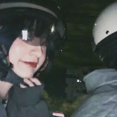  念七一对两张真人情侣恩爱头像