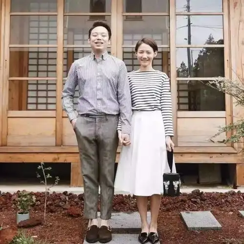  不辜负大好春光,情侣照这样拍,称霸朋友圈