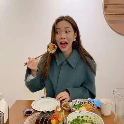  甜哭500万人的韩国神仙情侣,闪婚5年热恋如初,我真的酸了