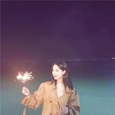 海边意境情侣头像,比较独特的侧面的背影的