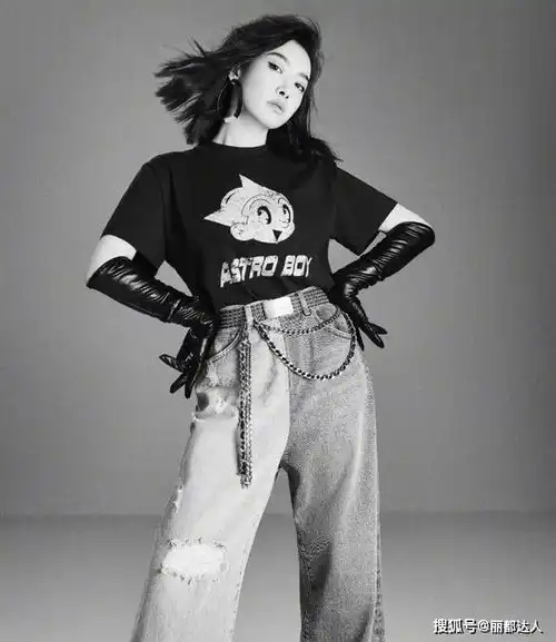  宋茜挑战黑天鹅眼妆,戴皮帽挂金腰链好飒气,就是眼球太突出