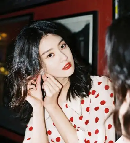  五官有3个缺点的女生,请大胆走妩媚路线太有风情了