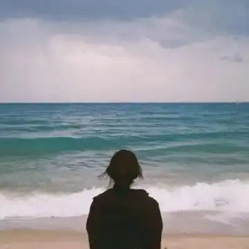  2019最新微信情侣头像一男一女背影头像一眼见你万物不及