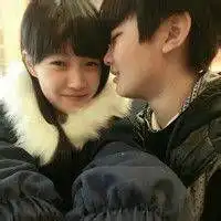  一抹倩影勾勒了谁的悲伤