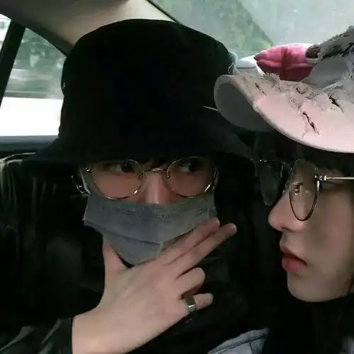  情侣头像人家小拳拳锤你胸口