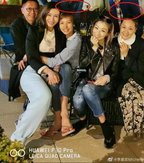 男人合影也耍小心机李嘉欣与闺蜜同框,而雷颂德许晋亨却在较劲