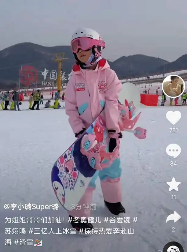 李小璐晒女儿吉祥物画作9岁甜馨竟然是左撇子