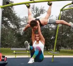  这对实力强啪的欧美情侣刷爆了朋友圈,虐狗的胸器大写的牛健身儿