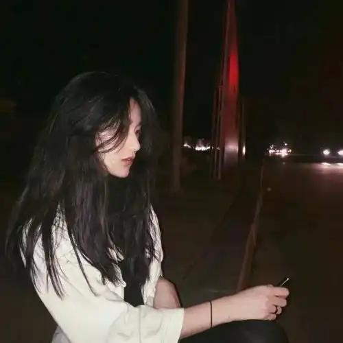  女生头像情出自愿