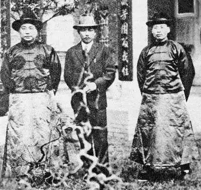  揭秘拥有老婆最多的两位四川军阀,他二人结局如何