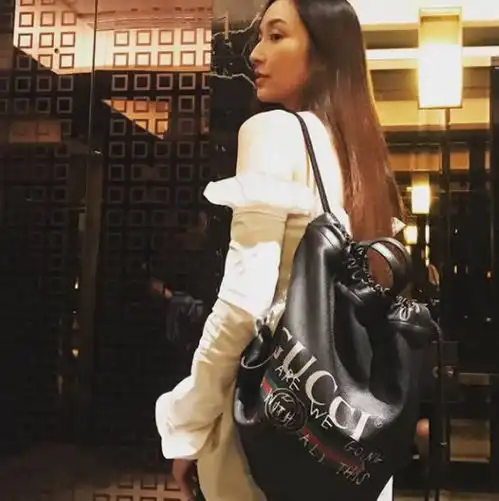 近况大不如前吴佩慈低调现身闺蜜团儿子抓周派对,没晒钻戒包包
