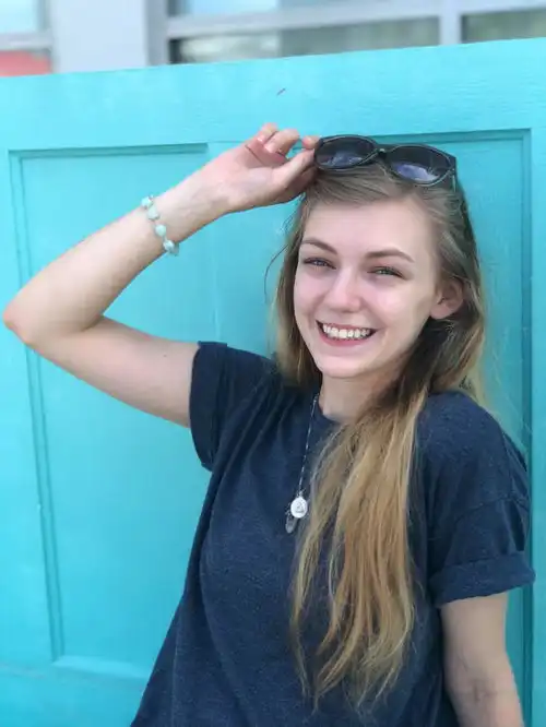  恩爱情侣开房车环游美国,结果两个月后,只有一个人回家