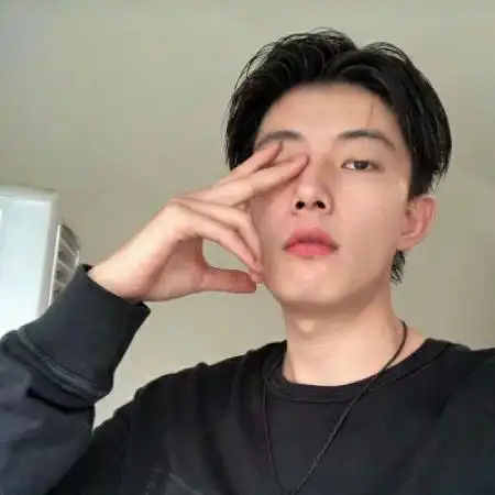  扣扣头像男生,除了长的帅莪什麽都没有