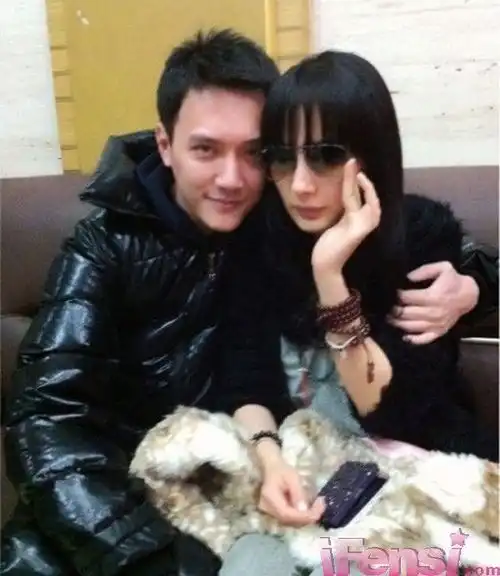  杨幂冯绍峰情侣搭档不避嫌戏里戏外秀恩爱