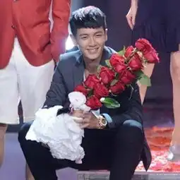  陈学冬柯震东捧花图快本,要分成两个做情侣头像