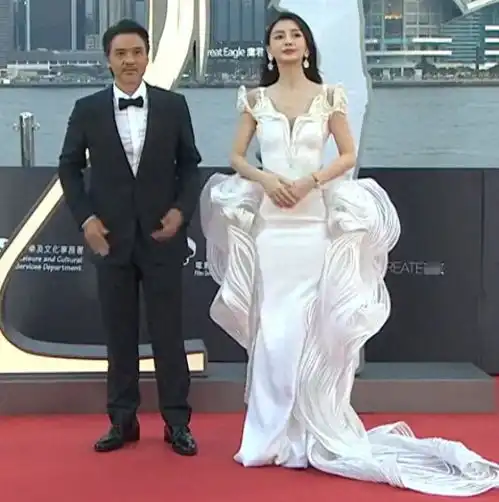  第42届香港金像奖红毯上,杨颖的落魄,反映了娱乐圈的现实