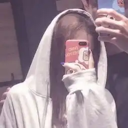  我很容易哄的,说不定一个抱抱就哄qq情侣头像我要个性网