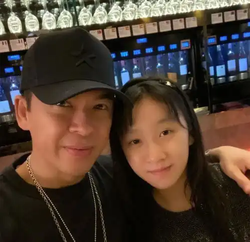  香港艺人内地捞金群像4年赚千万回香港买豪宅,一次直播赚6万